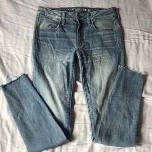 American Eagle Super Stretch frayed jeans
